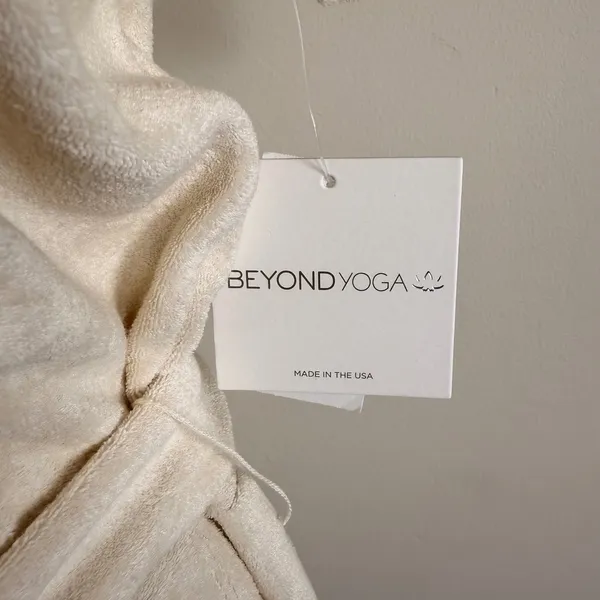 Beyond Yoga Tropez Romper Pistachio Cream Terry Cloth Short Sleeve Belted M NEW - Image 7