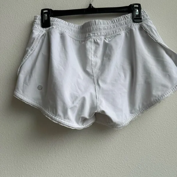 Lululemon Seek The Heat Short II 2.5" White Mesh Lining Size 8 Medium Light - Image 4