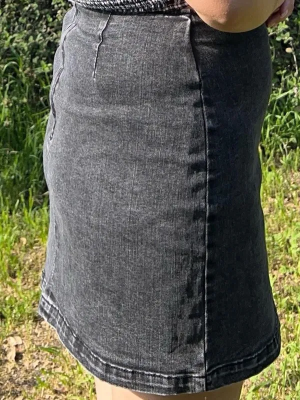 Gray denim mini skirt. - Image 6