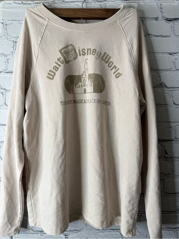 Disney Tan Walt Disney World Crewneck Sweatshirt with Castle Graphic size small - Image 7