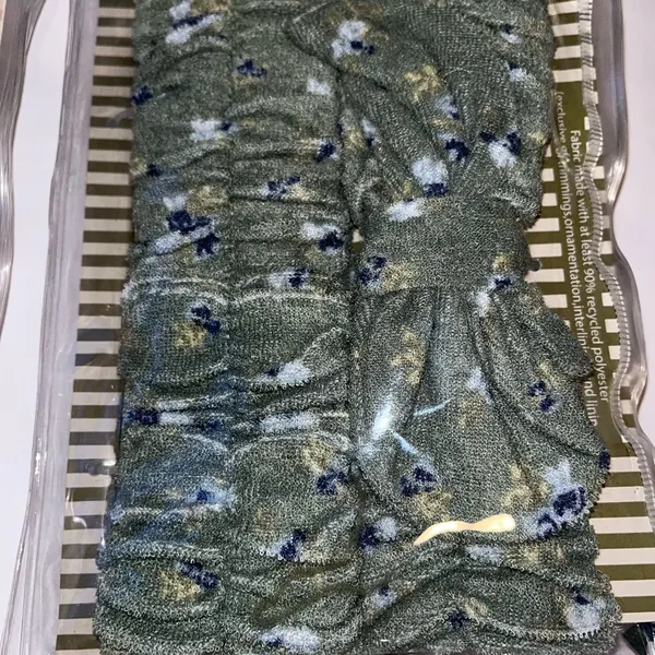 NWT Floral Self Care Spa Set Headband Wristbands Gift Set - Image 4