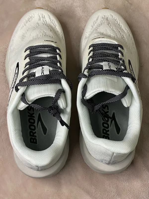 Unisex Brooks Launch 11 Running Shoes Mens size 7 Womens size 8.5 - Image 4