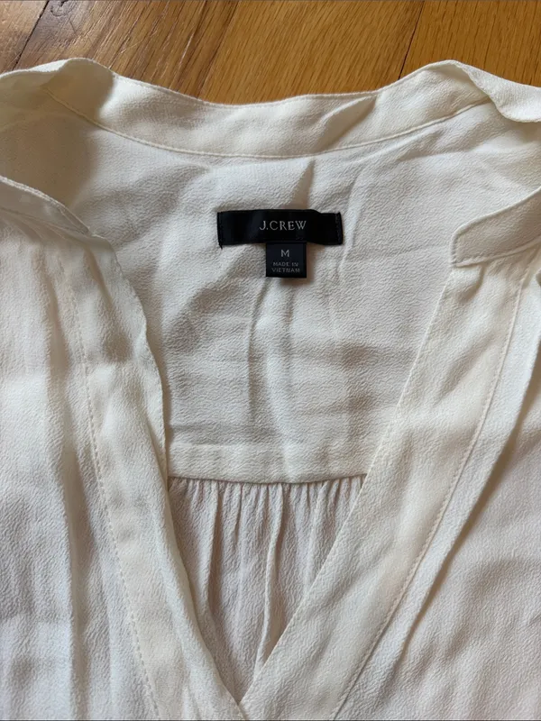 J. Crew Off White V-Neck Short Sleeve Blouse Size Medium - C1-325 - Image 2