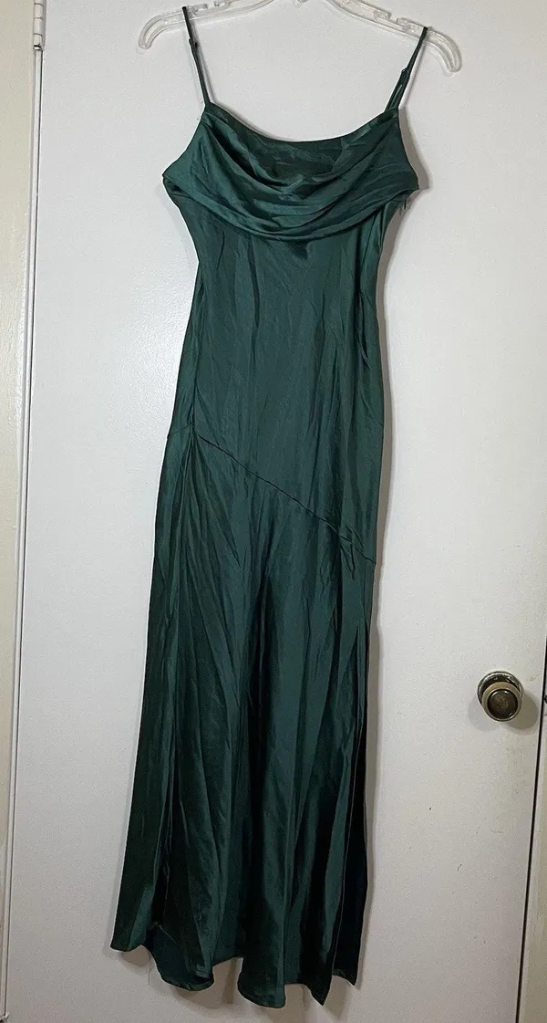 NEW! Selfie Leslie Well Versed Pleated Bust Front Split Dress Forest Green Med - Image 4