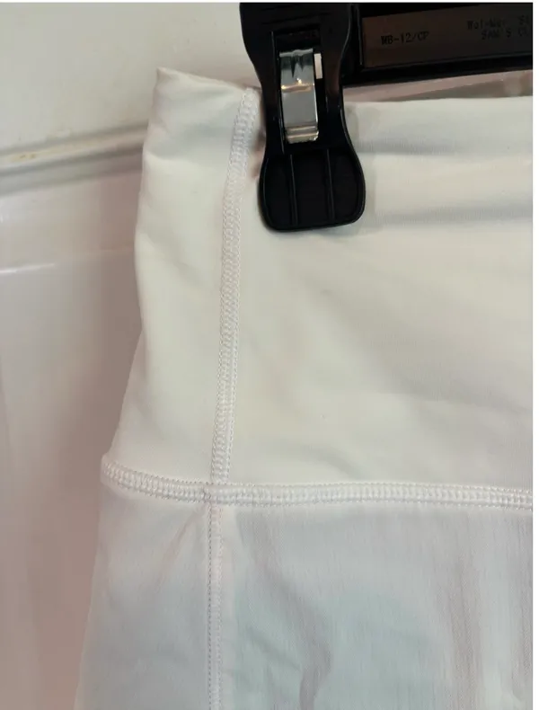 Size 6 Lululemon White High-Rise 4" speed up shorts - Image 6