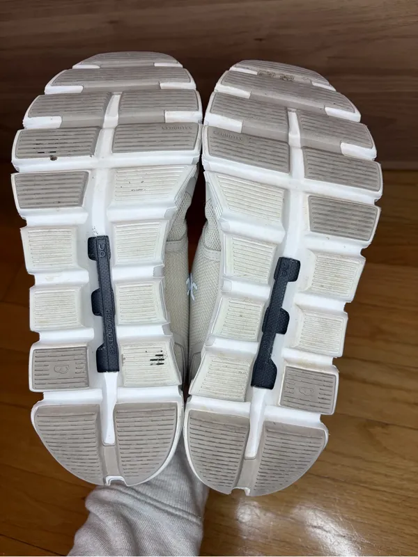 On Cloud 6 Women’s Sneakers in Pearl / White - Size 7.5 - Image 6