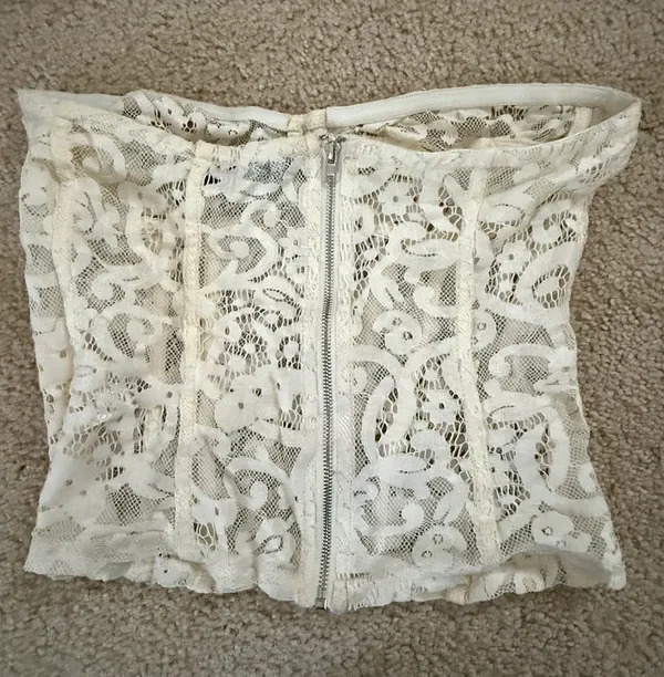 Pretty Little Thing White Lace Corset - Image 3