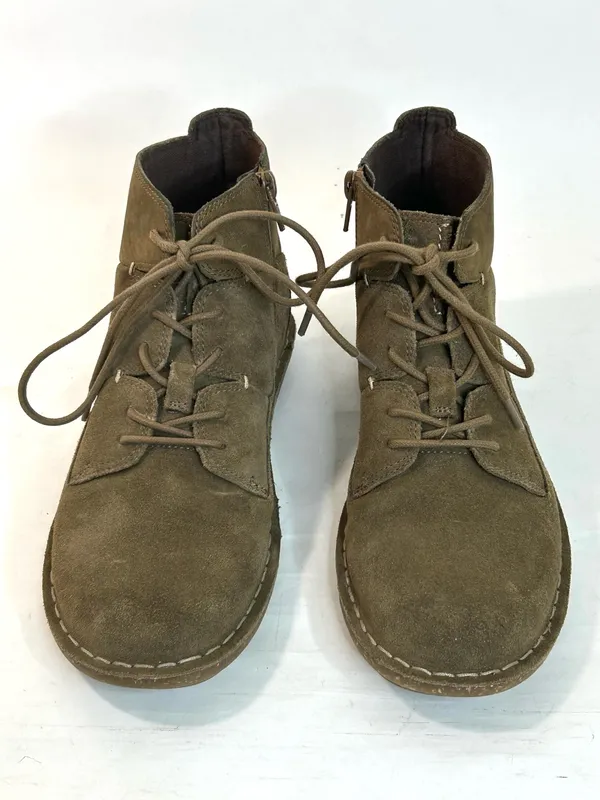 Clarks Tamitha Key Olive Suede Ankle Boots Side Zip Lace up size 7.5 NWOT - Image 3