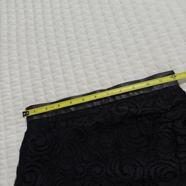 Zara Black Lace Mini Skirt With Faux Leather Waist Trim Detail Sz XS - Image 2