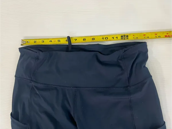 Lululemon Navy High-Waist Athletic Capri Leggings with Pockets - Image 10