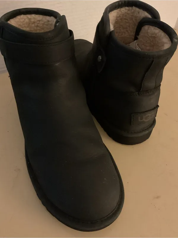 UGG women black leather Chelsea short Ankle Boots US 8 - Image 2