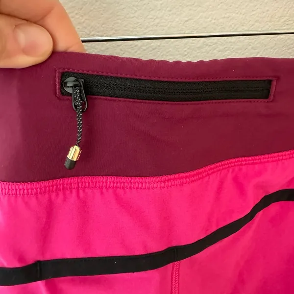 • Lululemon Athletica • Women’s Speed Up Shorts pink black Size 8 - Image 3