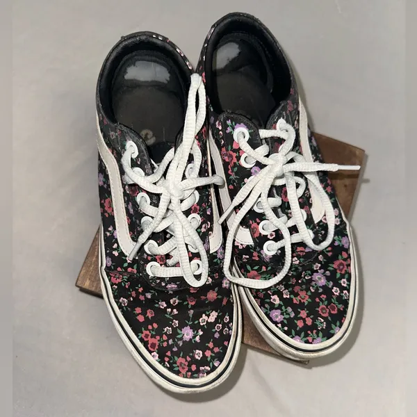 Vans • Liberty Floral Ditsy Low Top Sneakers Size 6 - Image 8