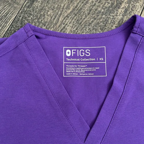 Women’s Figs medical scrub top‎ Purple V-Neck XS - Image 3
