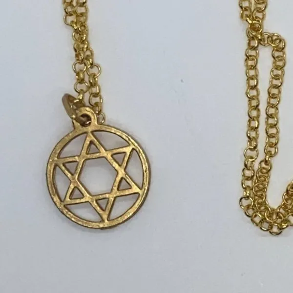 Gold-Tone Star Pendant Necklace - Image 4