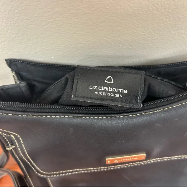 Liz Claiborne Black Crossbody Bag with White Stitching-very CLEAN! - Image 5
