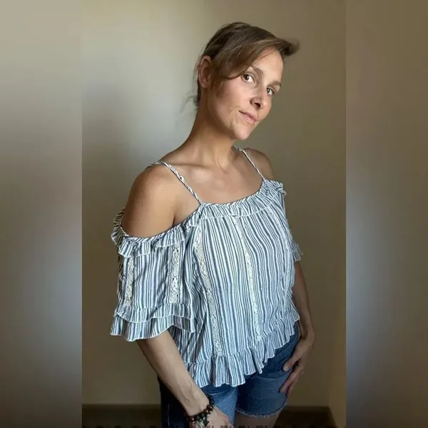 American Eagle Cold Shoulder Ruffle Top Embroidered Festival Boho Medium - Image 2