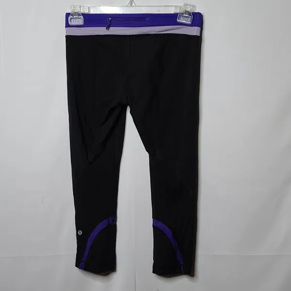 Lululemon black legging capri slip on workout sz 8 - Image 5