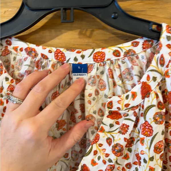 Old Navy Floral V Neck Long Sleeve size Large - Image 4