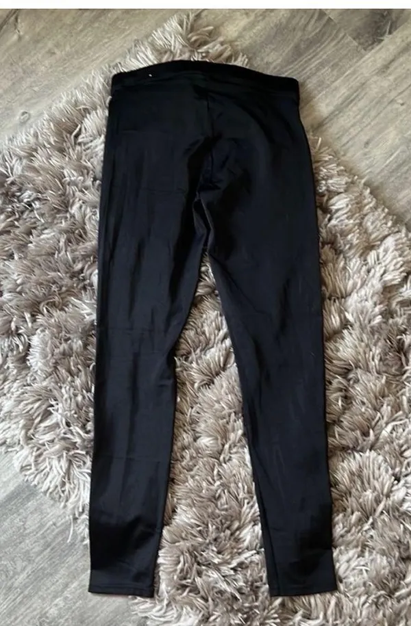 Medium Victoria’s Secret pink leggings - Image 2