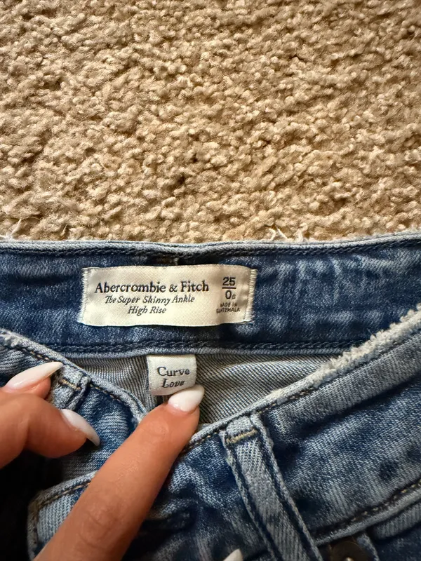 Abercrombie High-Rise Jeans - Image 4