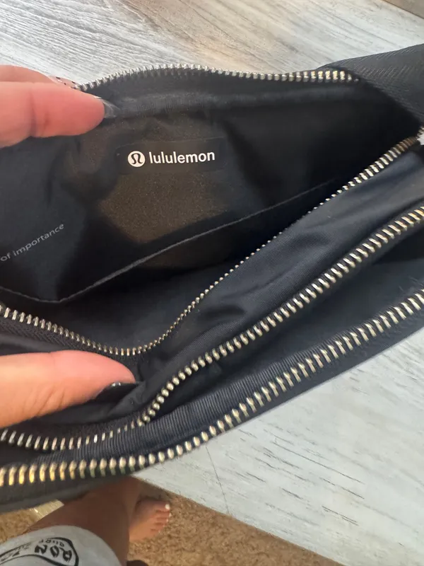 Lululemon Purse Black Crossbody - Image 4