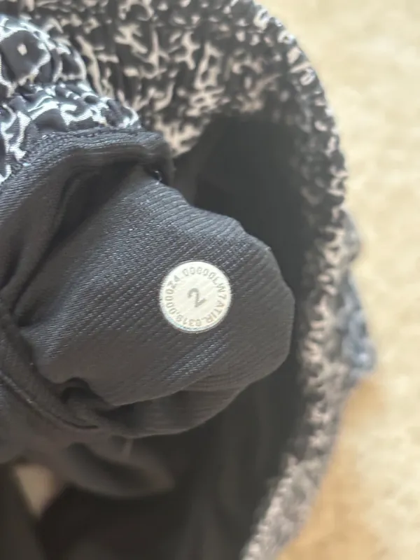 Lululemon Hotty Hot 2.5" Shorts - Image 3