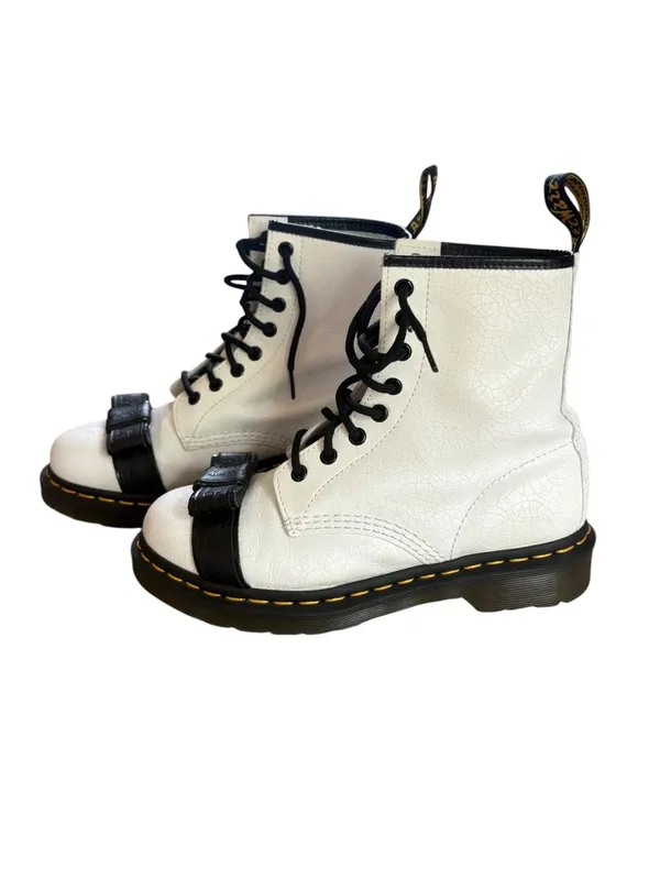 Dr Doc Martens 1460 White Black Crackle Patent Lamper Smooth Leather Womens 7 - Image 2