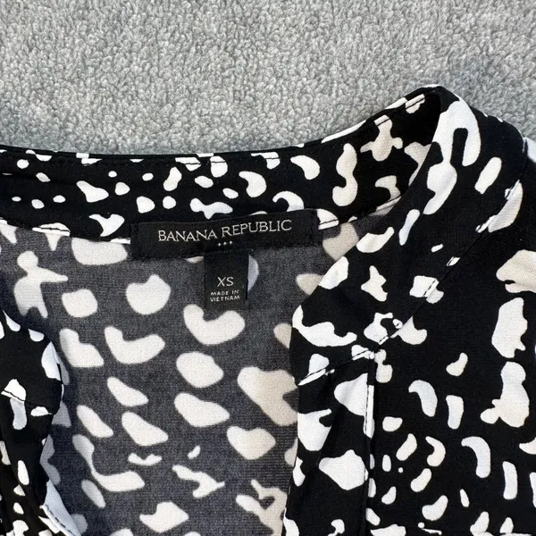 Banana Republic Shift Dress Black White Womens X-Small V-Neck 3/4 Balloon Sleeve - Image 3