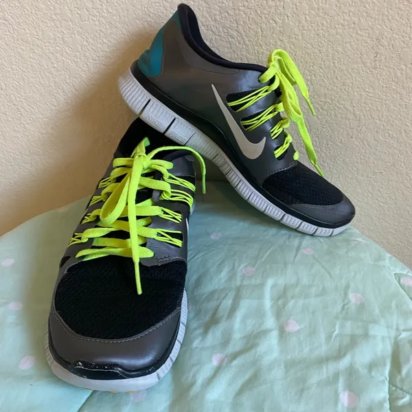 Nike Women’s Free 5.0 Running Sneakers 580591-004 size 6 - Image 2