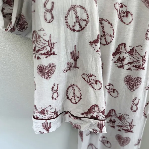 Lainey Wilson‎ Peace, Love, and Cowboys Bell Bottom Western Print PJ Set Size L - Image 8