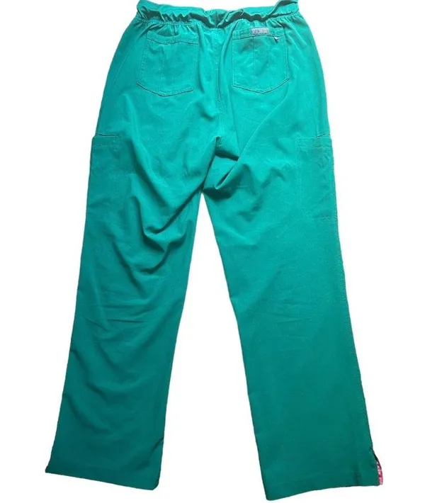 MedCouture ‘Energy' Yoga 2 Hunter Green Cargo Pocket Pant - Image 3