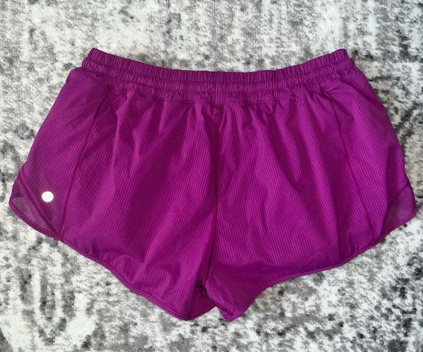 Lululemon Hotty Hot Short II *2.5" - Image 3