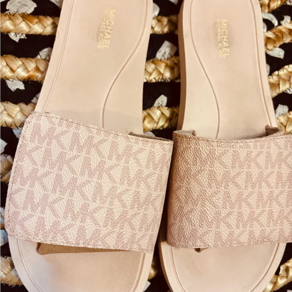 Michael Kors MK Signature Logo Print Wade Slide sandals in pink - Image 5