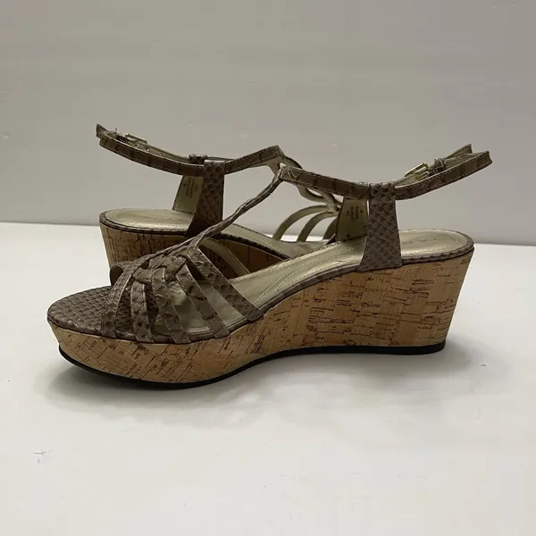 Tahari Star Cork Wedge Platform Tan‎ Snakeskin Sandal Women's 8 M Shoes Open Toe - Image 6