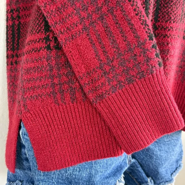 Christian‎ Siriano Red Black Plaid Crew Neck Long Sleeve Knit Sweater Beanie Set - Image 4