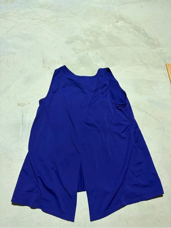 Athleta Women’s Sleeveless workout Tank Top large - Image 7