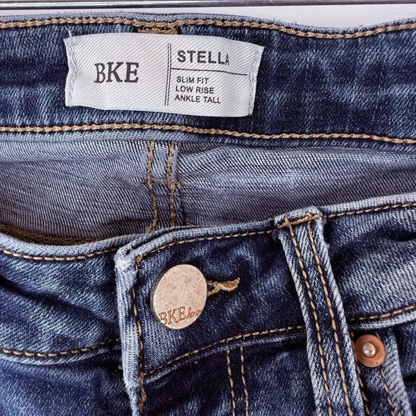 BKE Women's Stella Distressed Slim Fit Low Rise Ankle Jeans Size 28 - Image 3