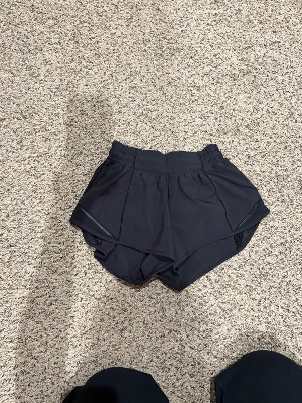 Lululemon Hotty Hot Short II *2.5" - Image 3