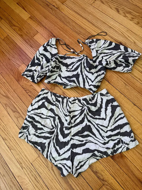 H&M Matching Set Zebra Print Crop Top/Shorts Black/Cream 2-piece tie high-waist Sz M lace cutouts coastal coord - Image 5