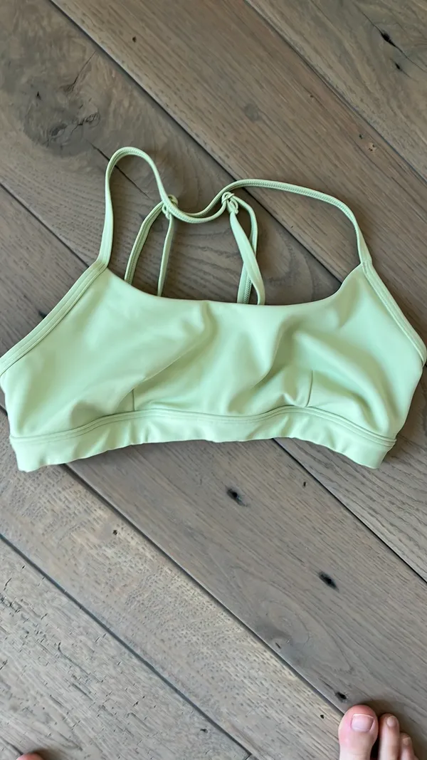 ALO yoga leggings and sports bra set in Iced Green Tea Heather Size X-Small leggings and size small bra - Image 6