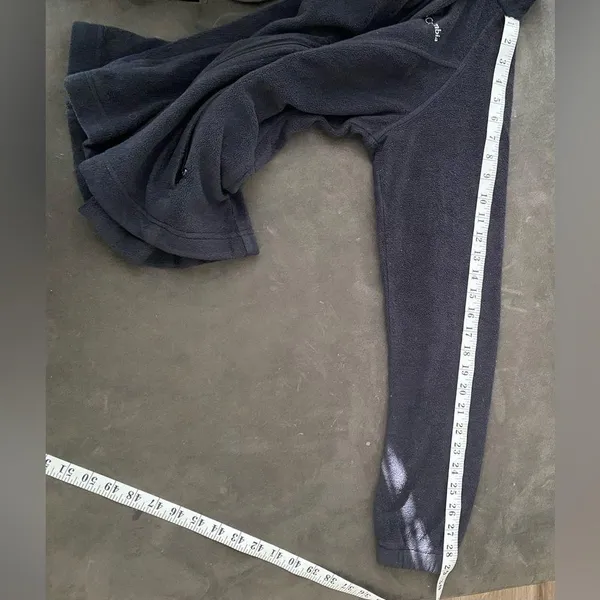 Sweatshirt with two front pockets and full zipper down - Image 8