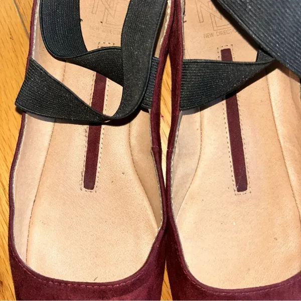 New directions burgundy flats with Black Straps burgundy size 8 - Image 6