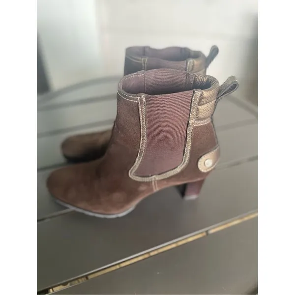 Cole Haan Suede Vibram Chelsea Ankle Boots Brown Size 7B - Image 11