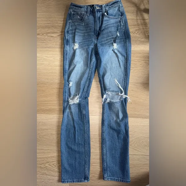 hollister co High-waisted distressed denim ultra highrise mom jeans - Image 6