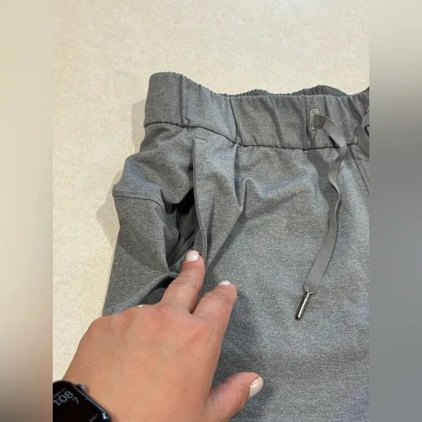 Lululemon On The Fly Shorts 2.5" In Gray Size 6 - Image 4