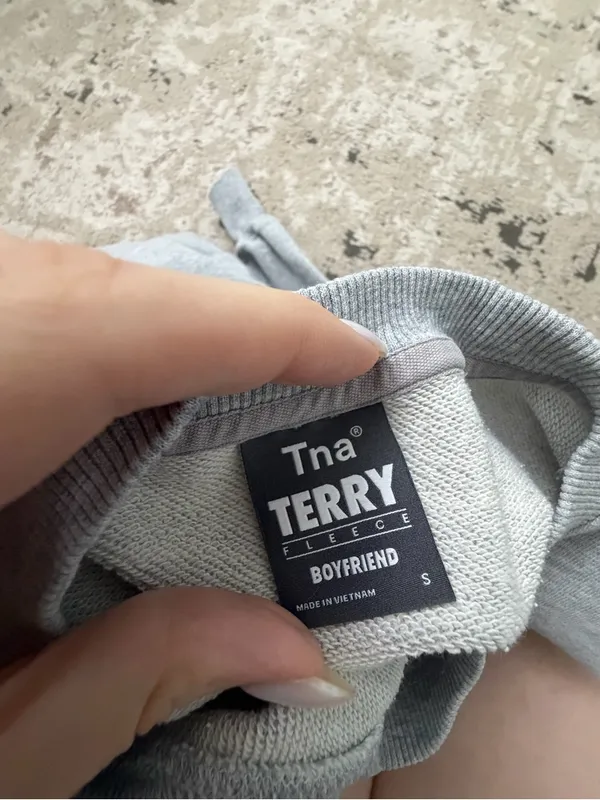 Aritzia Tna Boyfriend Fit Crewneck Sweatshirt Size Small in Terry Fleece - Image 3