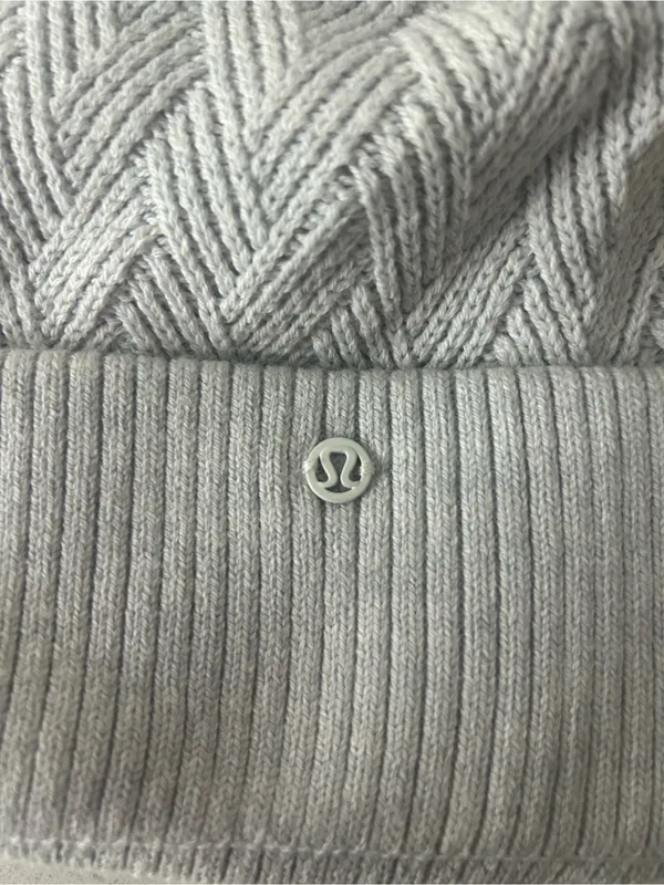 Lululemon Gray Cableknit Chevron Lined Beanie Hat Pom Pom Ski Snow Hat - Image 3