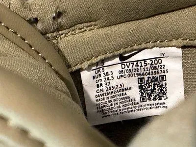Women’s Nike Dunk Low in Neutral Olive Size 7.5 - Image 7