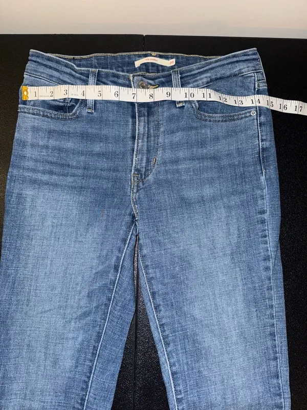 Levi's 711 Skinny Jeans Size 28 - Image 3